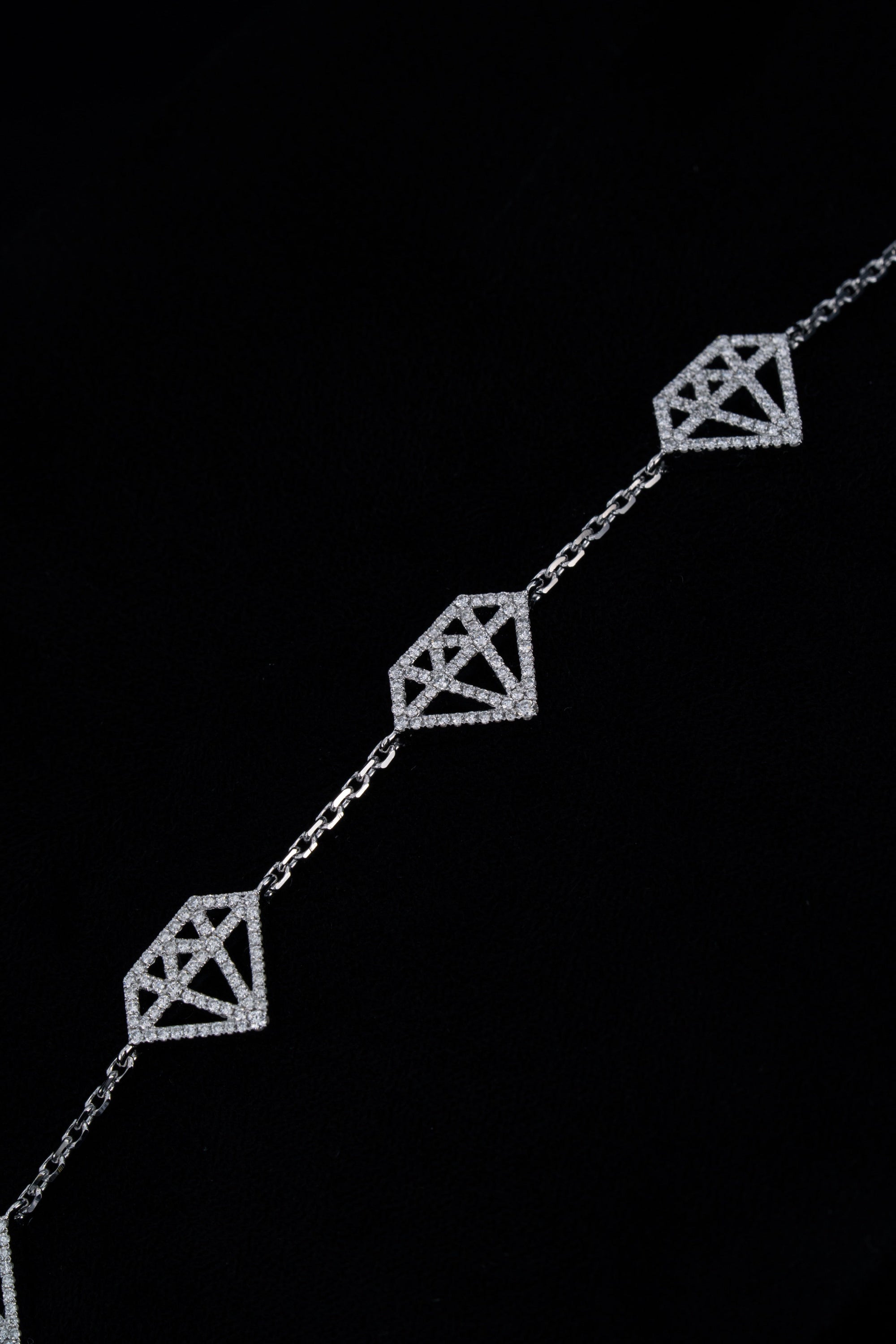 PRECISE 5 DIAMOND MOTIF BRACELET - WHITE GOLD - Precise Jewellers