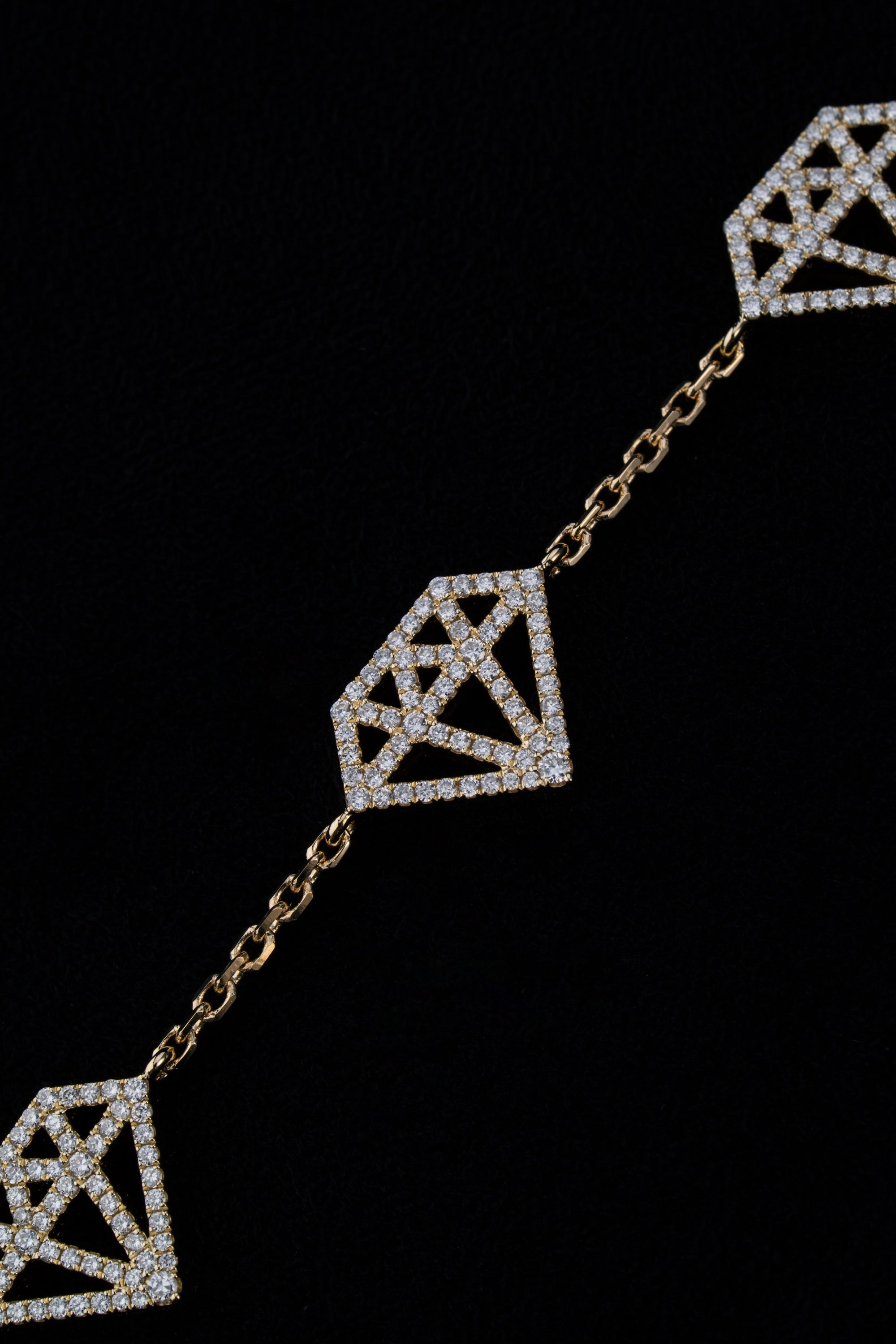 PRECISE 5 DIAMOND MOTIF BRACELET - YELLOW GOLD - Precise Jewellers