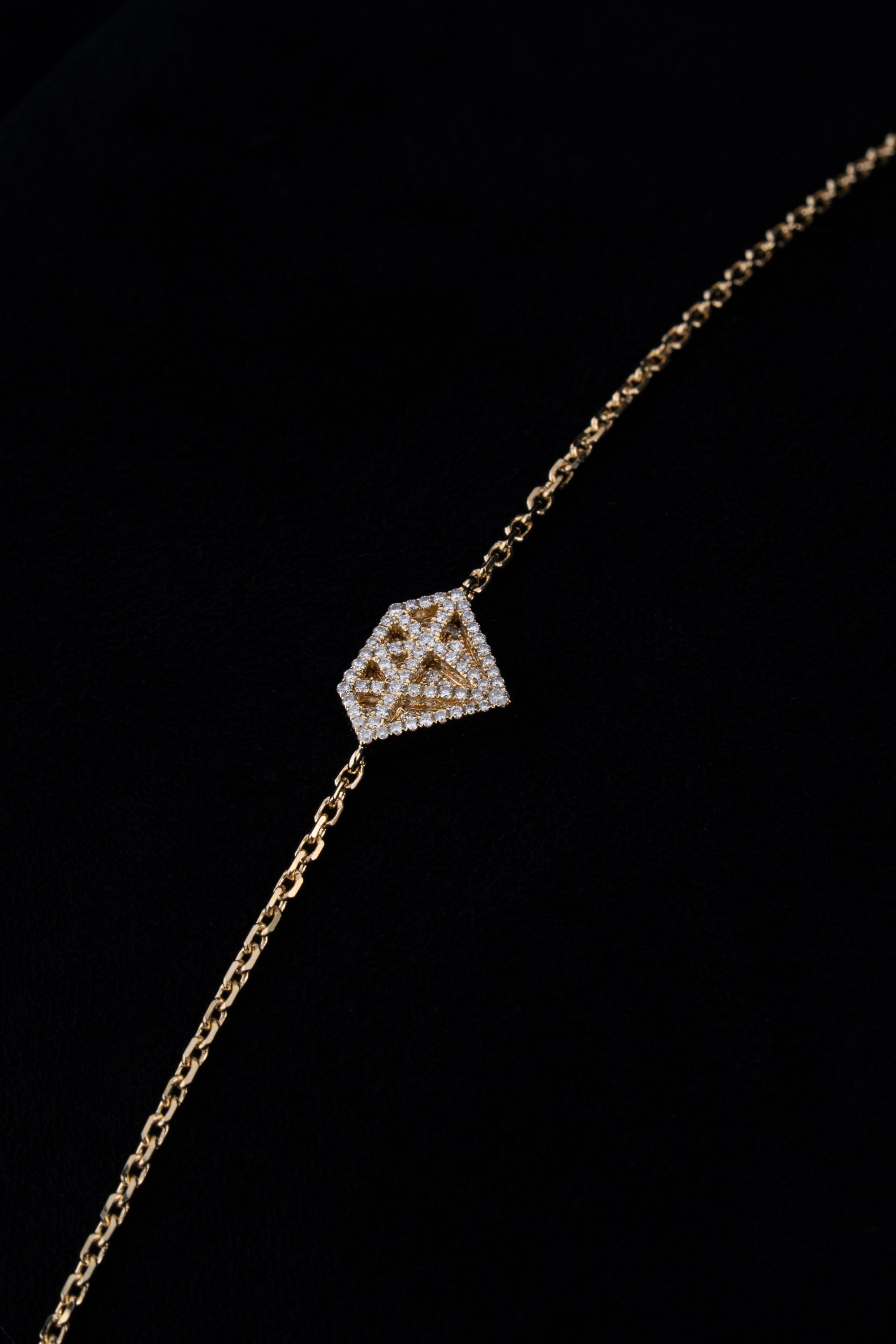 PRECISE SINGLE MOTIF DIAMOND BRACELET - YELLOW GOLD - Precise Jewellers